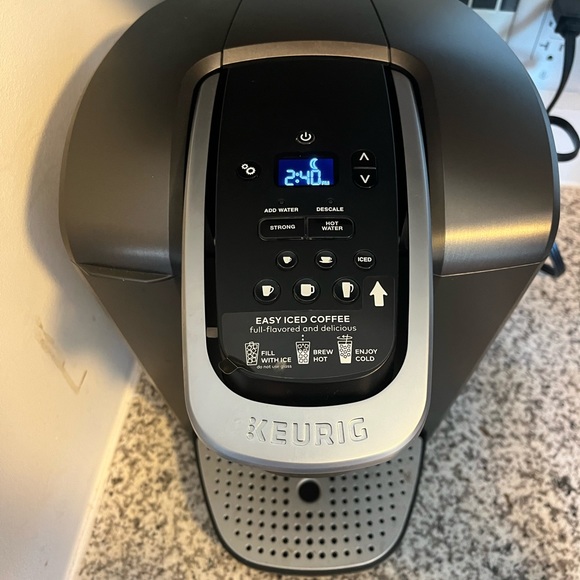 I am selling a very new Keurig K - Elite single serve coffee maker